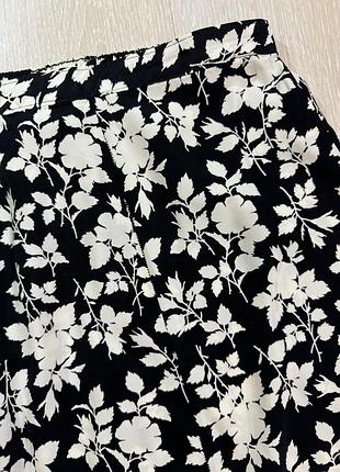 Дуже гарна та стильна спідниця.