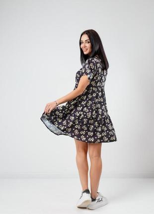 Короткое летнее платье с цветочным принтом v-образным вырезом10 фото