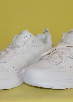 Кросівки жіночі adidas, розмір 423 фото