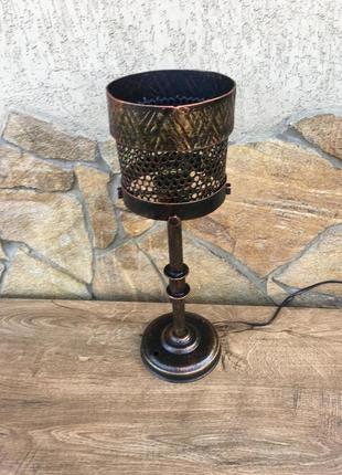 Кованая настольная лампа ручной работы в виде факела