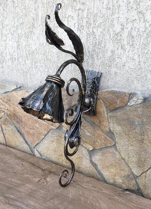 Коване бра ручної роботи у вигляді красивої квітки