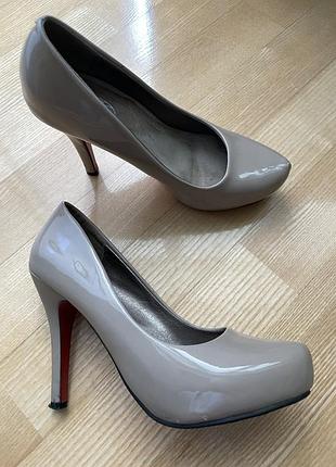 Туфлі на шпильці зі шкіряною стєлькою