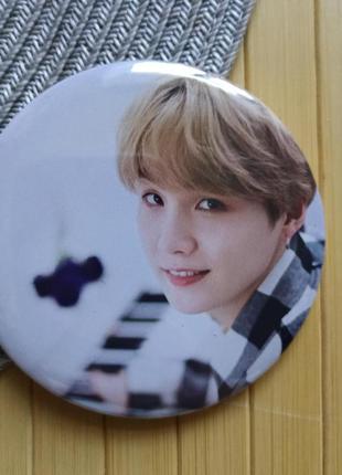 Значок шуга suga мин юнги bts 7,5 см