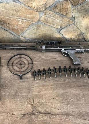 Кованый настенный светильник в виде скелета с оружием