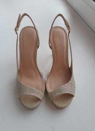 Босоножки 37р