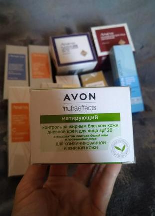 Матирующий дневной крем для лица "контроль жирного блеска шкиры" spf 20avon