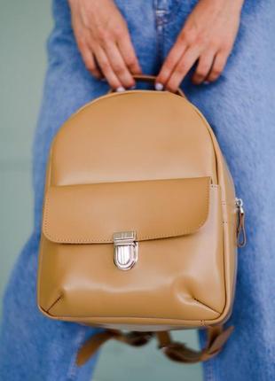 Женский мини-рюкзак  из натуральной кожи цвета капучино6 фото