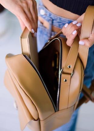 Женский мини-рюкзак  из натуральной кожи цвета капучино2 фото