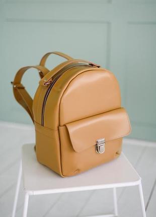 Женский мини-рюкзак  из натуральной кожи цвета капучино4 фото