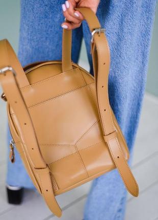 Женский мини-рюкзак  из натуральной кожи цвета капучино3 фото