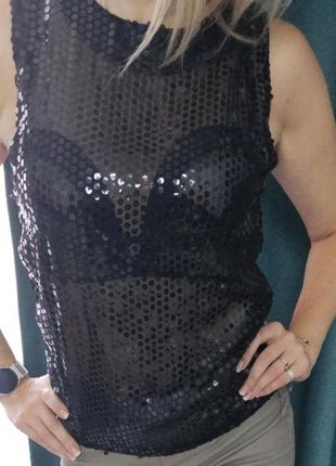 Чорна блузка в паєтках