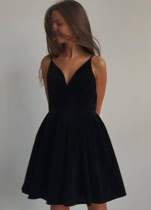 Оксамитова вечірня сукня міні на бретелях з відкритою спиною крій трапеція бордова чорна стильна якісна трендова на випускний