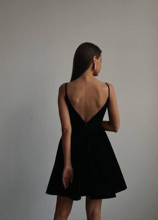 Оксамитова вечірня сукня міні на бретелях з відкритою спиною крій трапеція бордова чорна стильна якісна трендова на випускний2 фото