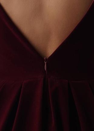 Оксамитова вечірня сукня міні на бретелях з відкритою спиною крій трапеція бордова чорна стильна якісна трендова на випускний9 фото