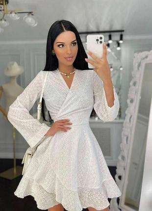 Элегантное белое платье из прошвы