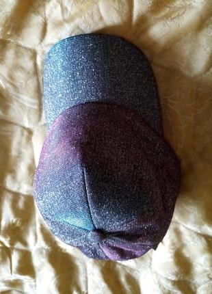 Кепка блискуча нарядна.