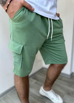 Спортивні чоловічі шорти карго з бічними кишенями однотонні з двонитки зручні