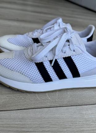 Жіночі кросівки adidas eur 38