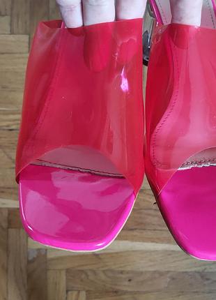 Яскраві прозорі босоніжки 40