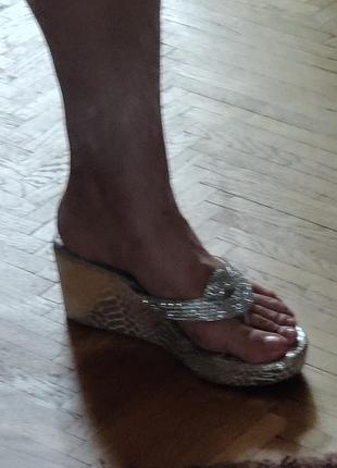 Шлепки срібні з камінцями