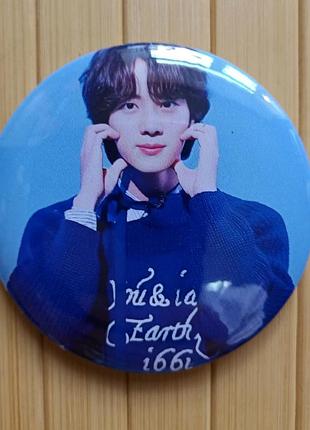 Значок на булавке 5,6 см джин jin бтс