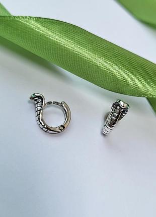 Серебряные серёжки серьги  коброчка с зелеными глазками черненное серебро 925 пробы 5544ч 2.20г