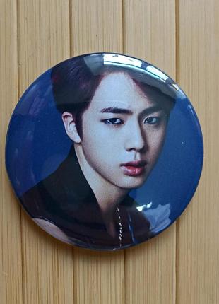 Значок на шпильці 5,6 см джин jin бтс bts