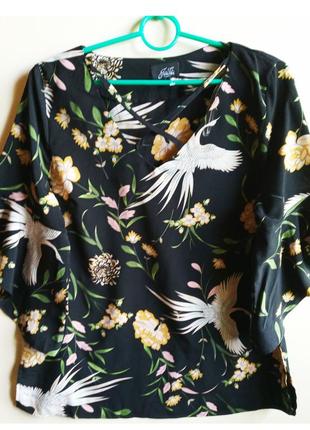 Распродажа красивая женская длинная туника черная блуза закругленная внизу.полиэстер. 
идеальное состояние, без дефектов.