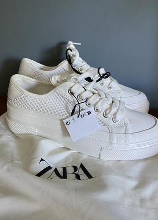 Кроссовки zara