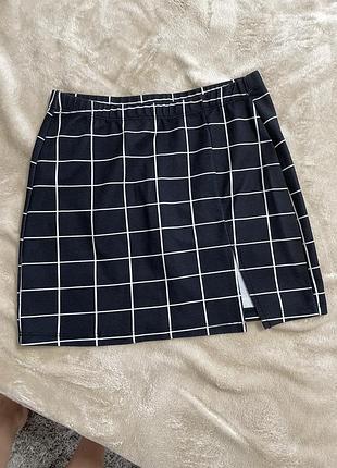 Стильная юбка с размером на ножке