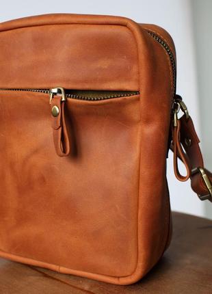 Мужская сумка мессенджер через плечо ручной работы из натуральной винтажной кожи коньячного цвета3 фото