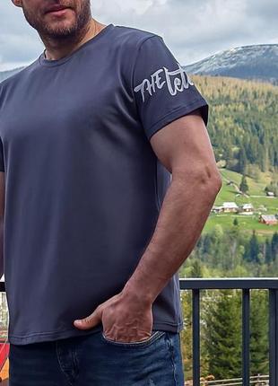 Качественная мужская футболка кулир базовая с принтом на рукаве