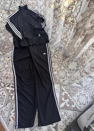 Спортивный костюм adidas