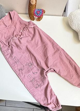 Комбинезон с вышитыми зайчиками