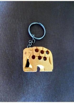 Слон брелок деревянный