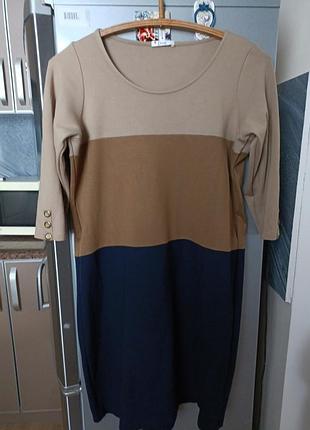 Плаття трикотажне,    l/xl,  довжина 96, груди 53см , дуже якісний трикотаж та гарно сидить на фігурі.