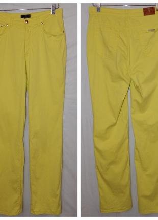 Лёгкие джинсы прямого кроя из цветного стрейч денима trussardi jeans. mod. 105