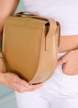 Жіноча напівкругла сумка через плече ручної роботи з натуральної шкіри кольору капучіно5 фото