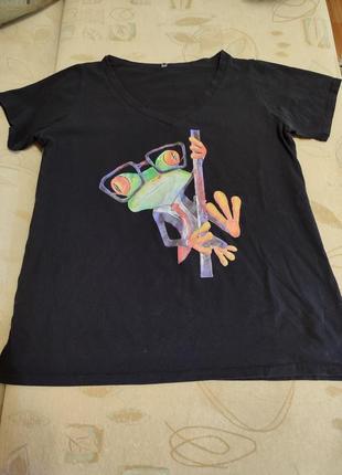 Крутая футболка с лягушкой.