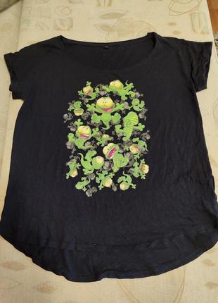 Прикольная футболка с лягушками.