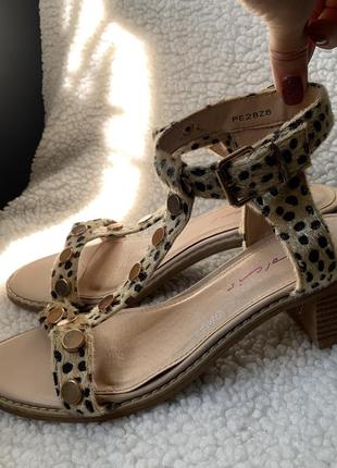 Босоножки avon,39р2 фото