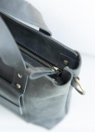 Классическая вместительная женская сумка ручной работы из натуральной кожи серого цвета5 фото