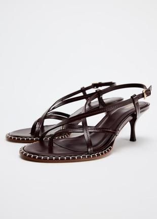Кожаные босоножки на каблуке коричневые zara new