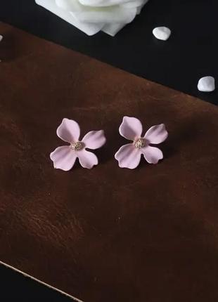 Сережки матові рожеві квіточки3 фото