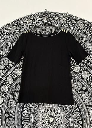 Ellen tracy елегантна футболка з ґудзиками на плечах комір з білою обшивкою