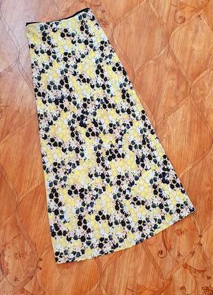 Спідниця міді у квітковий принт.
