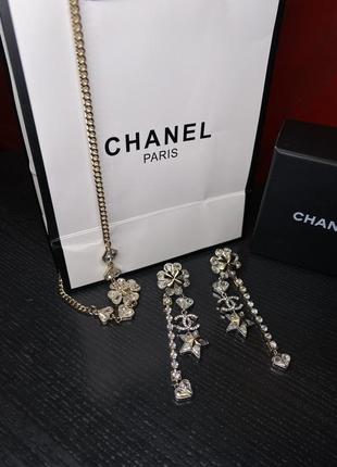 Сережки и подвеска с посеребрения с логотипом и камнями