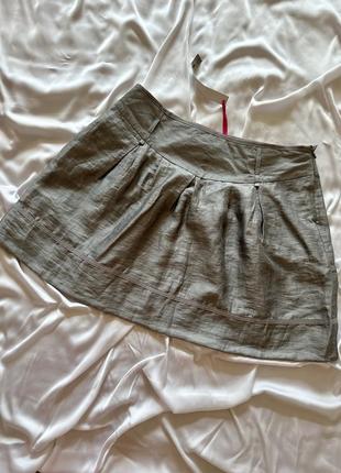 Сіра спідниця