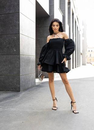 Неймовірна сукня з відкритими плечима та пишними рукавчиками