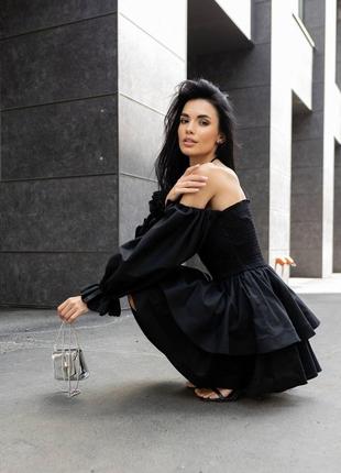 Неймовірна сукня з відкритими плечима та пишними рукавчиками